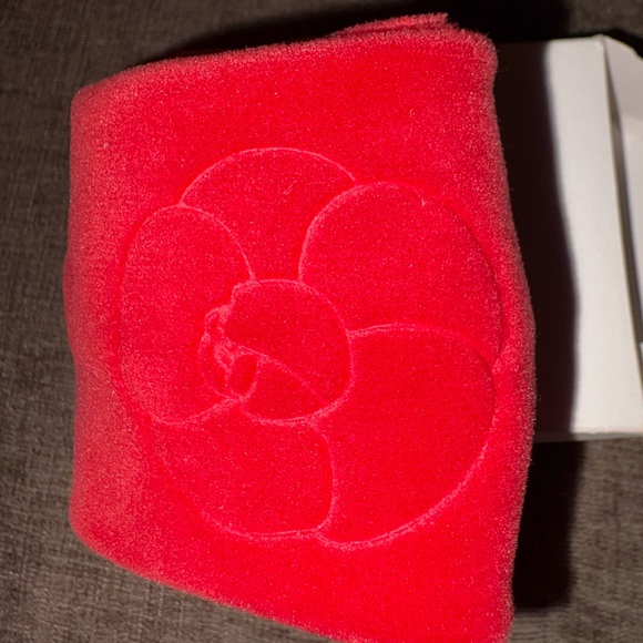 Chanel No.1 De Chanel Velvet Spa Headband by - Picture 5 of 5